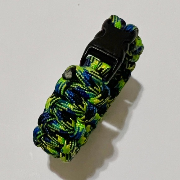 FREE WITH BUNDLE* Paracord Neon Braided Small Bracelet MUST BUNDLE - Picture 2 of 2